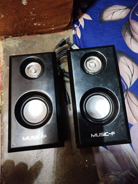 MUSIC-F Mini Wooden Speakers (Never Used) 1