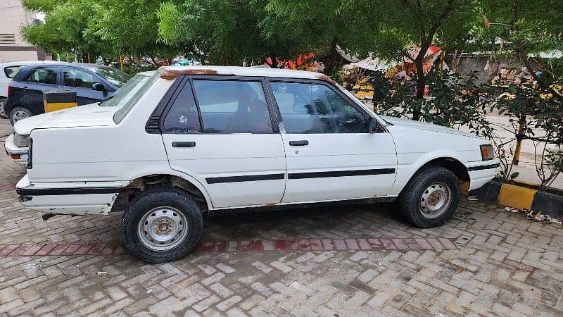 Corolla 1986 in running condition better than mehran khyber charade 4