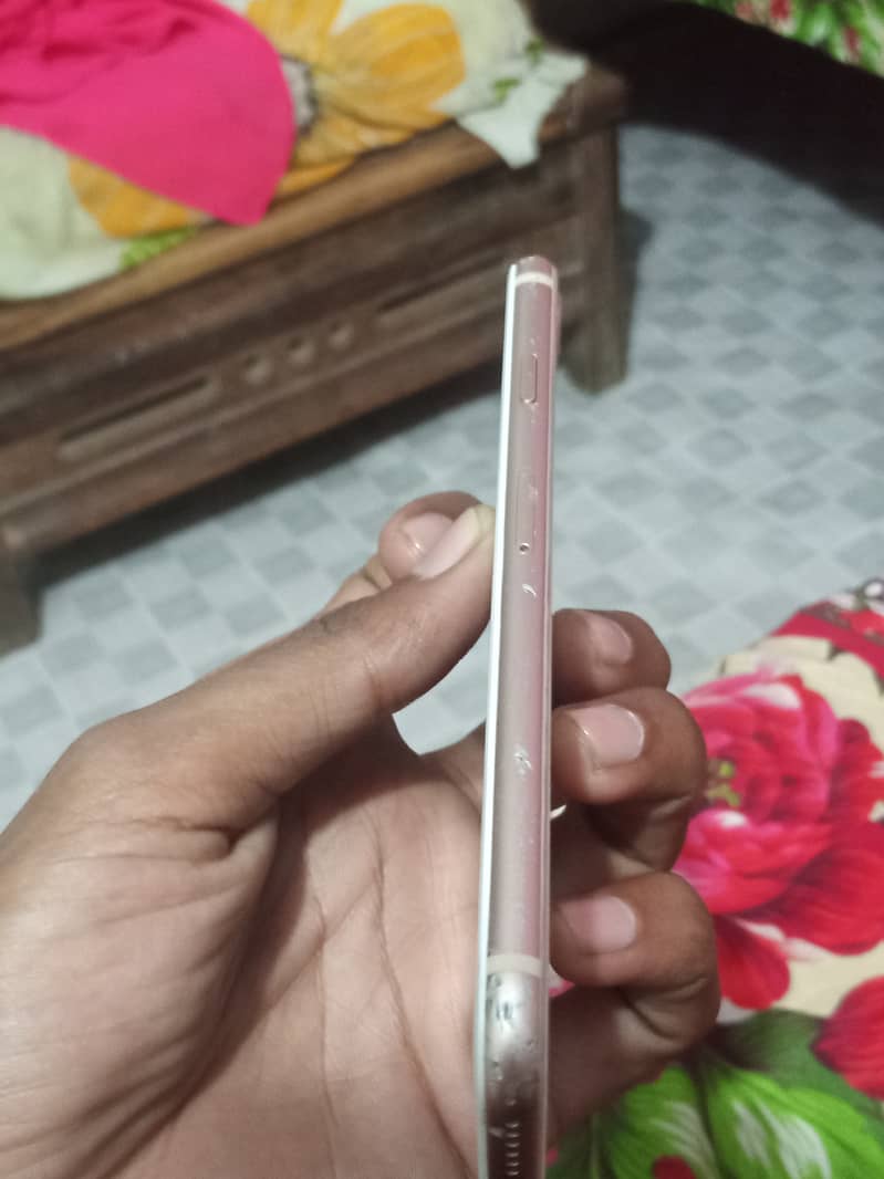 iPhone 8 10/9 condition 17,500 final ha jise lena ha wahi contect kre 1