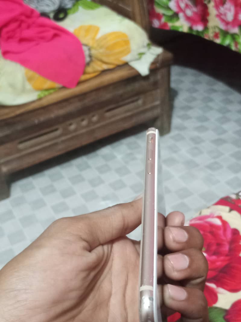 iPhone 8 10/9 condition 17,500 final ha jise lena ha wahi contect kre 2