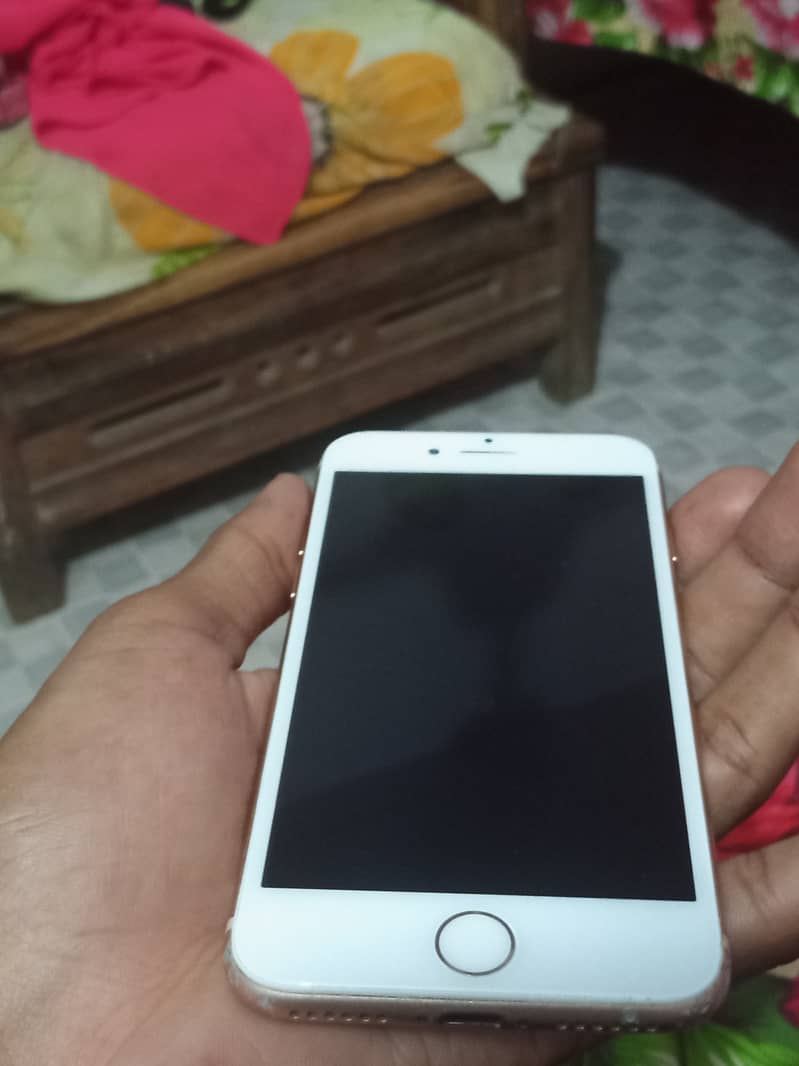 iPhone 8 10/9 condition 17,500 final ha jise lena ha wahi contect kre 3