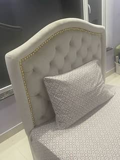 single bed velvety fabric - off white Colour with one side table