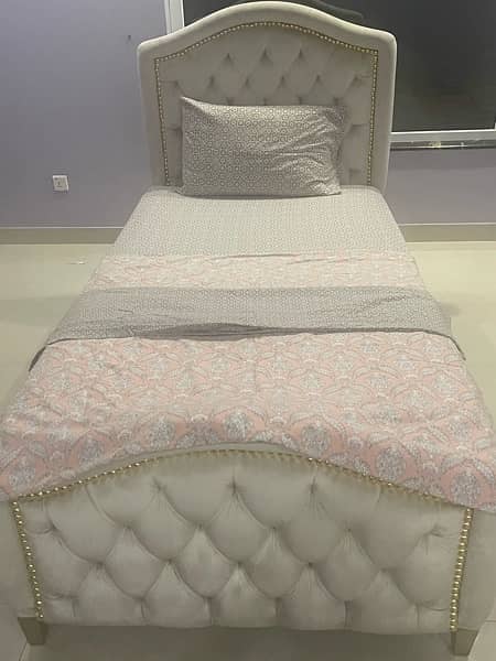 single bed velvety fabric - off white Colour with one side table 1