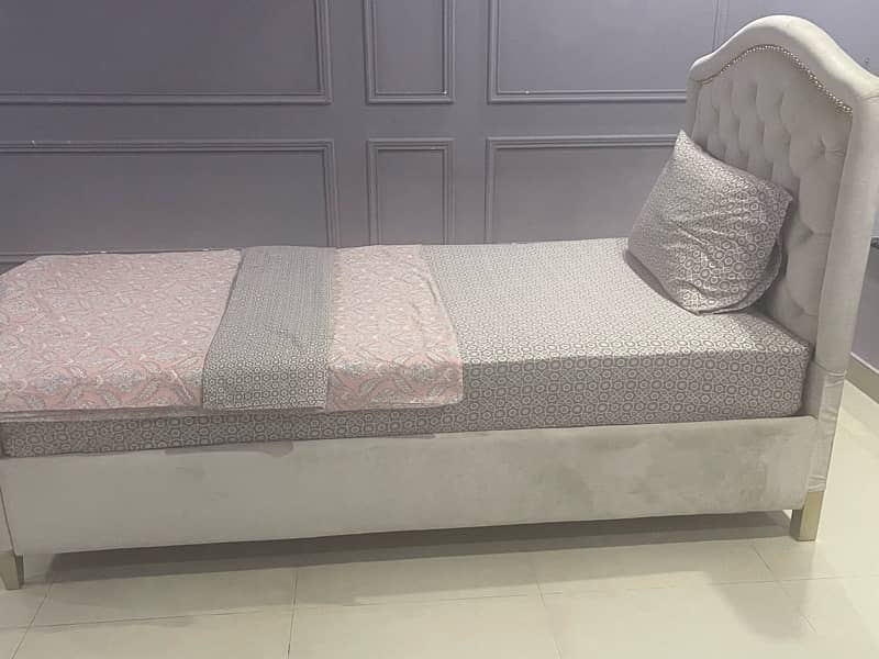 single bed velvety fabric - off white Colour with one side table 4