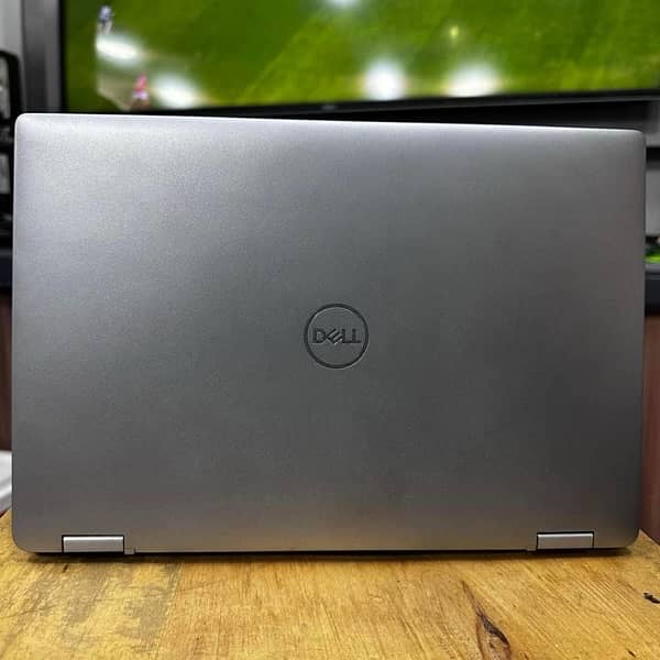 DELL LATITUDE 5320 2 in 1 Prestine Condition 3