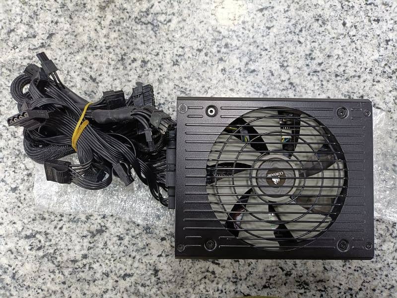 Corsair RM750i, 750W 80+ Gold Certified Fully Modular PSU 1