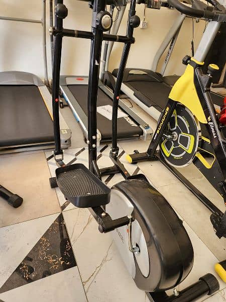 treadmils. (0309 5885468). gym cycles. home gym. ellapticals. spin bike 8