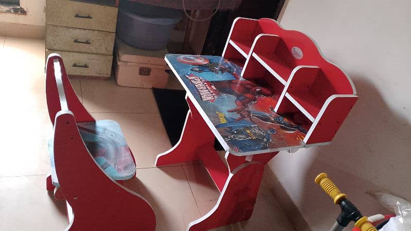 Study Table and chairs 3500 only 0