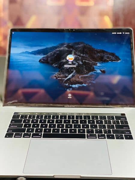 Macbook Pro 2017 16/256 2