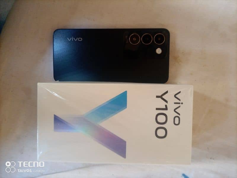 Vivo Y100 Crystal Black 4