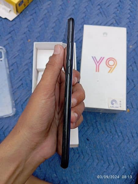 Huawei Y9 (4/64 GB) 5