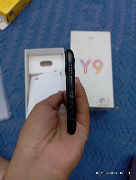 Huawei Y9 (4/64 GB) 7