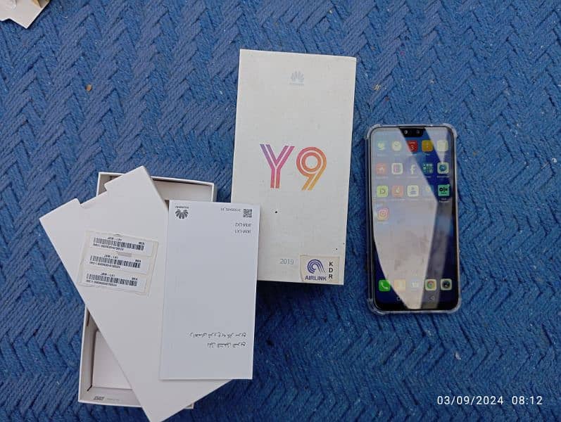 Huawei Y9 (4/64 GB) 11