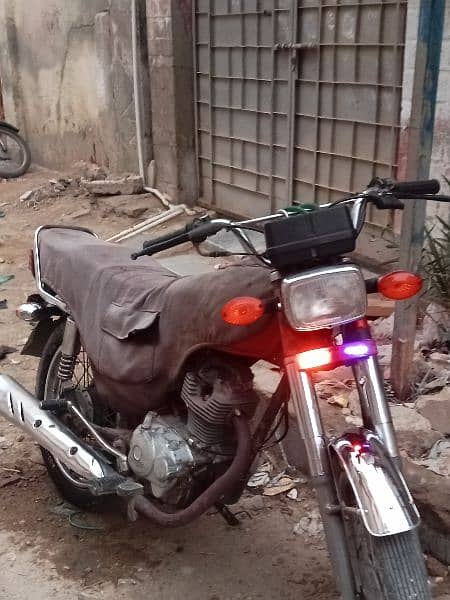 I am saling my Honda 125 new condition 2