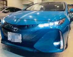 Toyota Prius (PHV) 2017, With solar panel roof