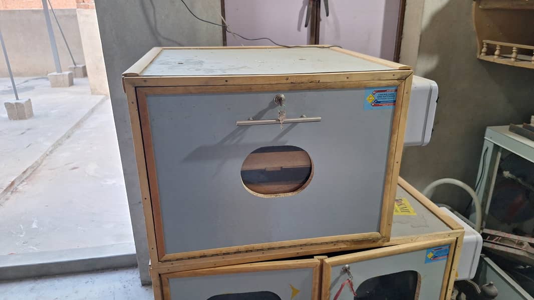 Fully Automatic 100 Eggs Incubator 3