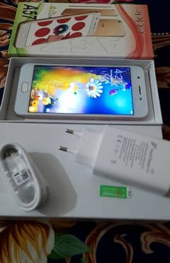 Am selling Oppo A57 with complete box