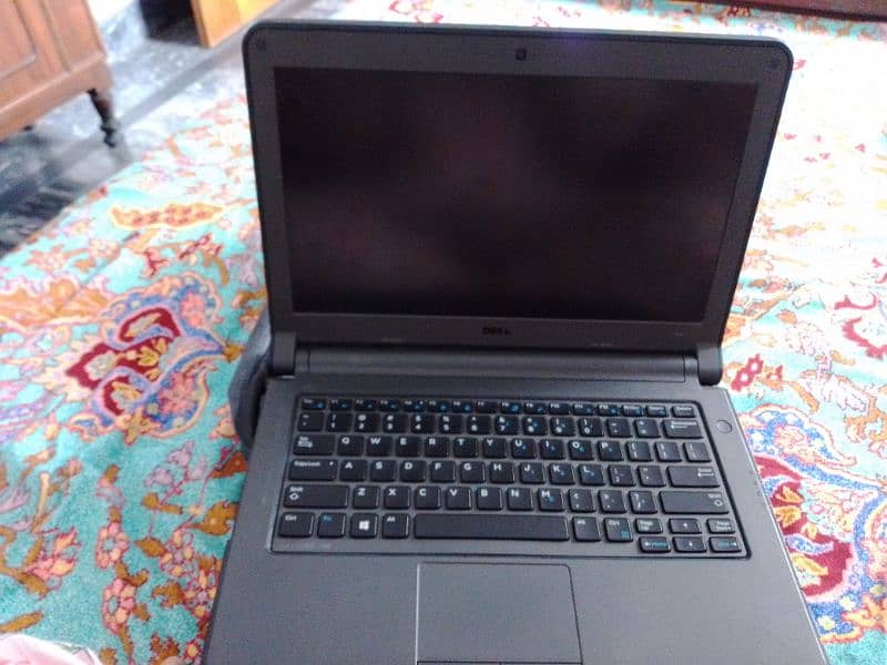 Dell Latitude 3340 0