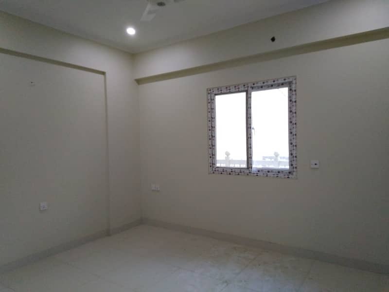 To sale You Can Find Spacious Prime Location Flat In Gulshan-e-Iqbal - Block 13/B 3