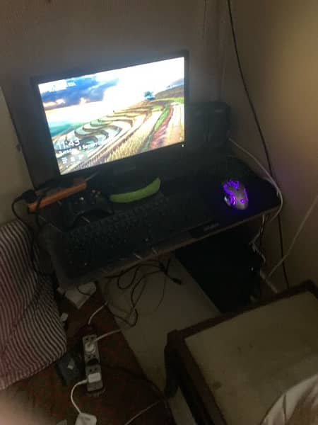 GAMMING PC WITH ALL ACCESORIES 0