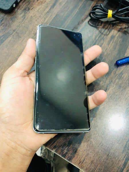 Samsung S10+   128 Gb 4