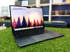 Macbook Air M2 2022 midnight 8gb 512gb 28 cycles 10/10 condition