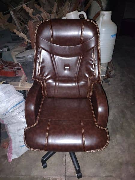 VIP Office Boss chair available h with warranty and cash on delivery. 3