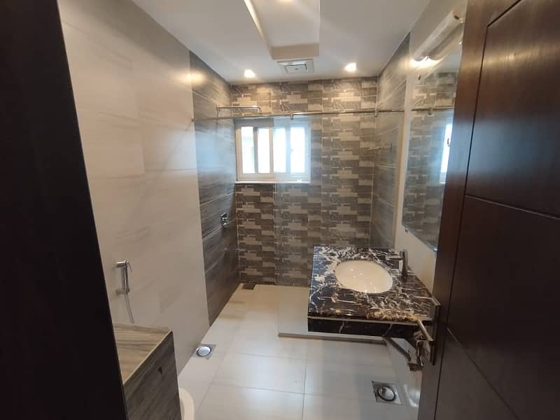 BRAND NEW BEAUTIFULL UPPER PORTION (12 MARLA )AVAILABLE FOR RENT 1