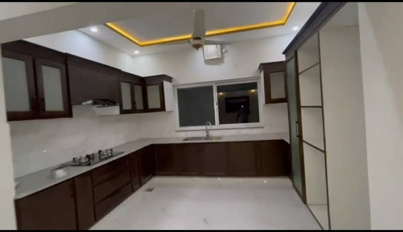 BRAND NEW BEAUTIFULL UPPER PORTION (12 MARLA )AVAILABLE FOR RENT 8