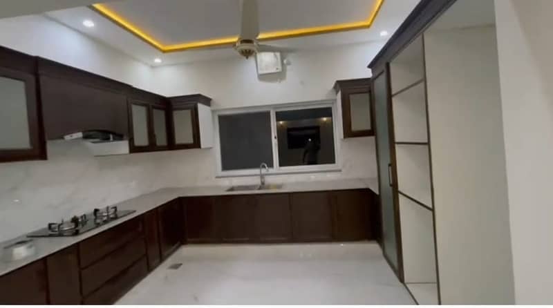 BRAND NEW BEAUTIFULL UPPER PORTION (12 MARLA )AVAILABLE FOR RENT 9