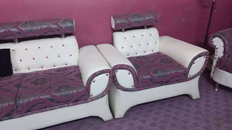 7. seter sofa set with fancy glass tablet one couch 3