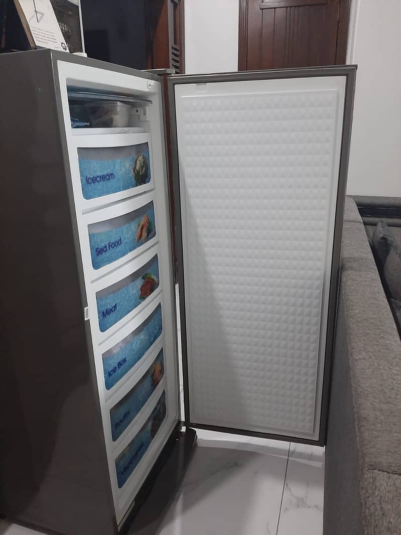 Vertical Freezers, draw box model 2