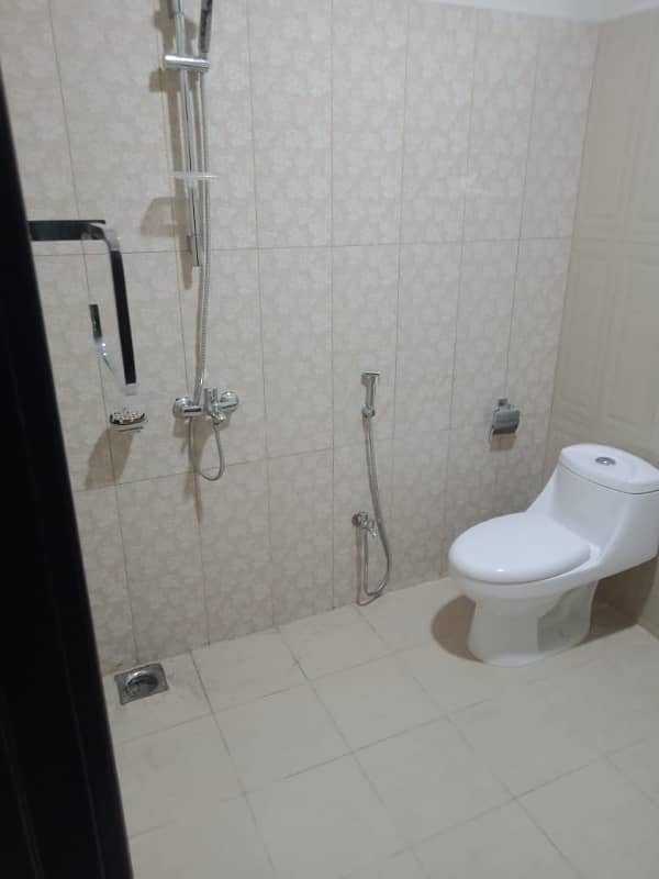 12 Marla 4 Bedrooms Flat For Rent 18