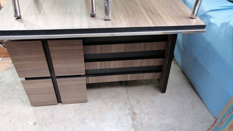 VIP Office executive table available h. cash on delivery k sath. 12