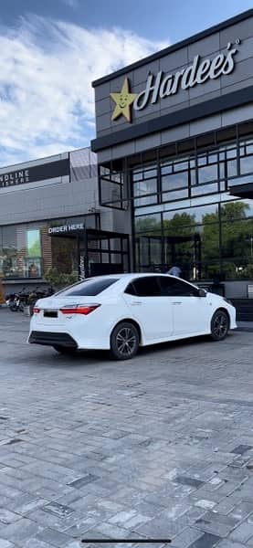 Toyota Corolla Altis 2021 4