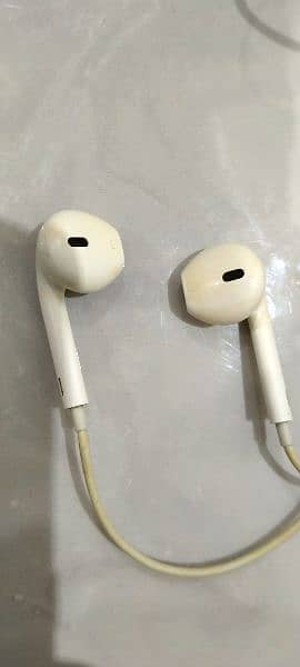 Apple Earphones.   (Original) 2