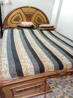 deco king size bed. good condition