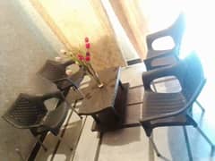 BRAND NEW 4 PLASTIC CHAIRS WITH TABLE