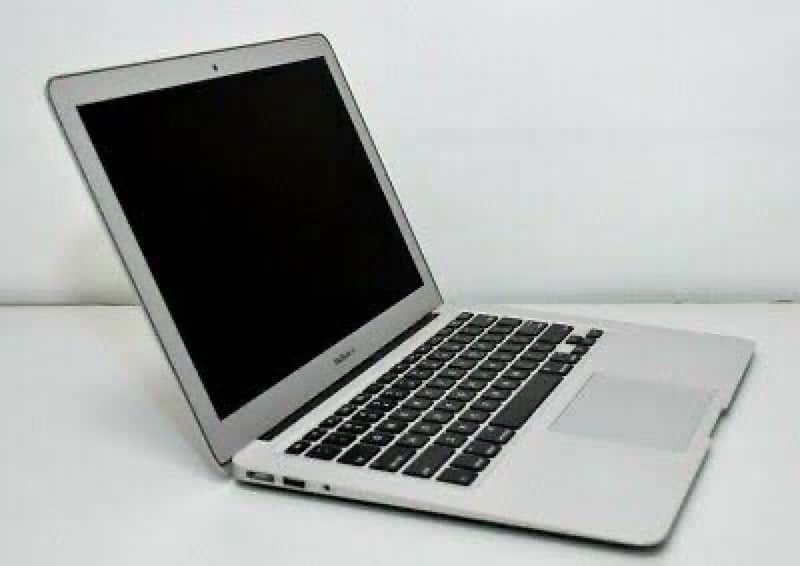 macbook air mid early 2015 10/10 with 3 hours plus battery time 2