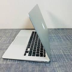 apple macbook air mid early 2015 10/10 with 3 hours plus battery time