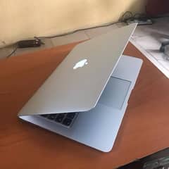 apple macbook air mid early 2015 10/10 with 3 hours plus battery time