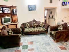 5 Seater Sofa Set in Good Condition.