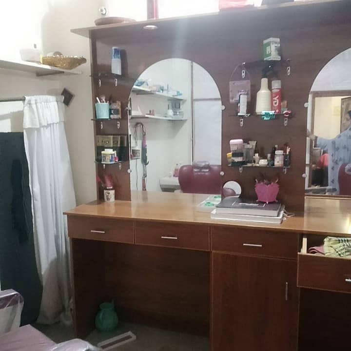 Parlor chair / Parlor Mirror / Parlor table for sale / Furniture 2