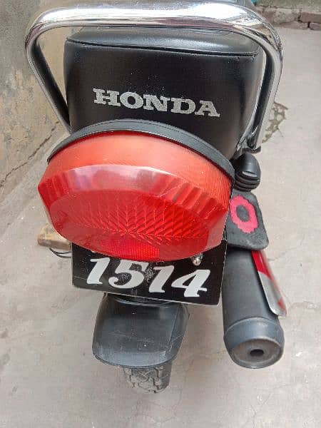 HONDA 125 geniune 10/10 condition. 0327 7834634 mobile no 8