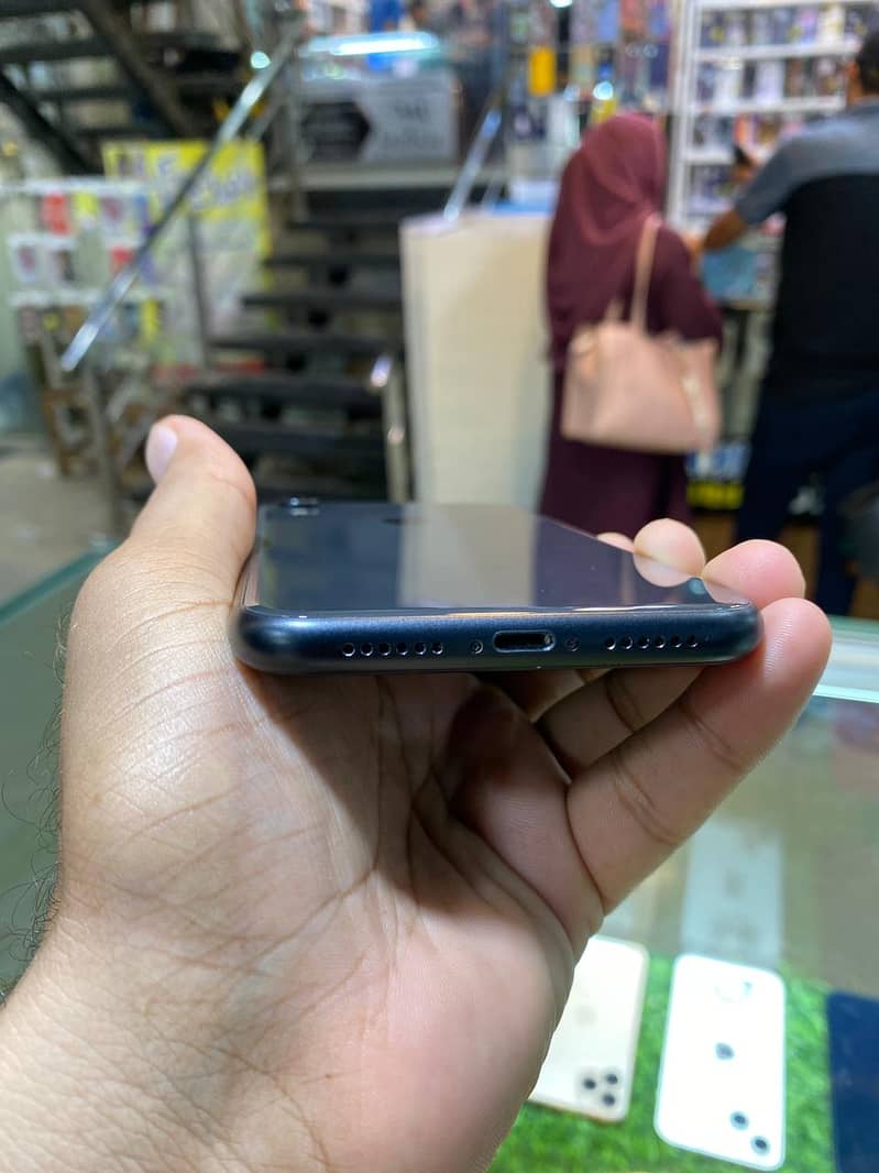 iPhone Xr 4