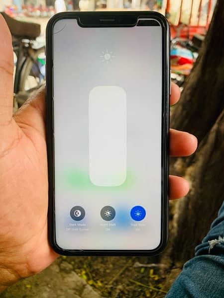 iPhone XR 10 by 9 condition water pack 64 gb 3