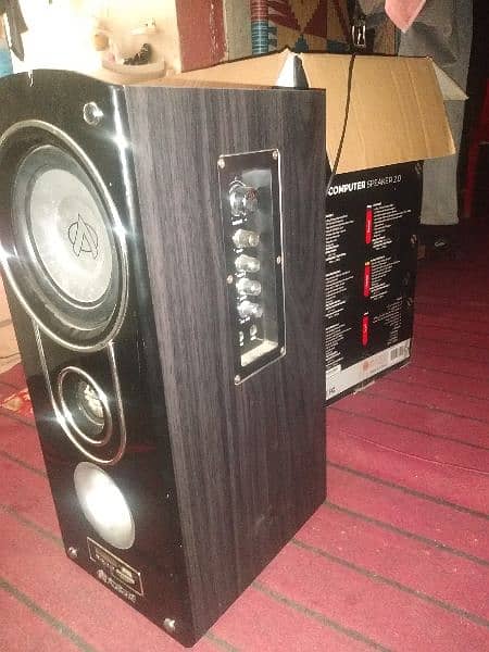 speaker for sale uegent. 3