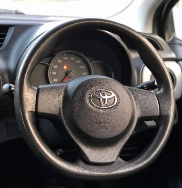 Toyota Vitz 2013 5