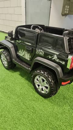 kids charging jeep