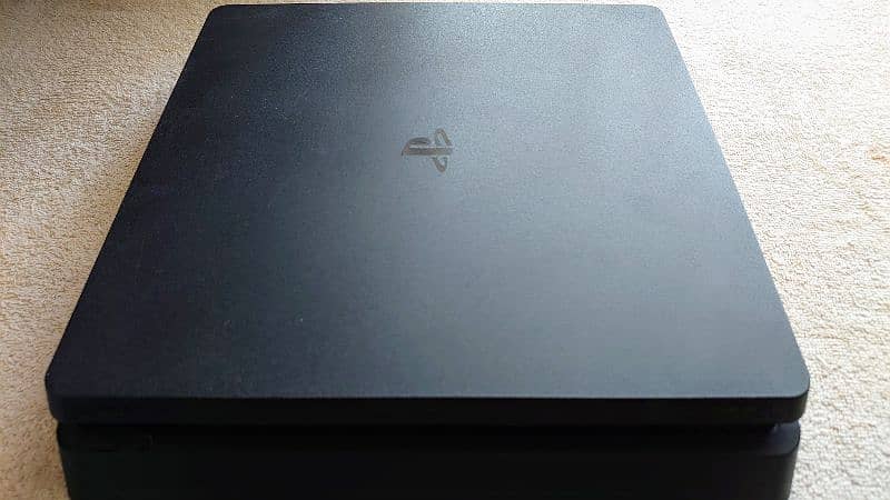 PS4 SLIM 500GB (Excellent Condition) 1